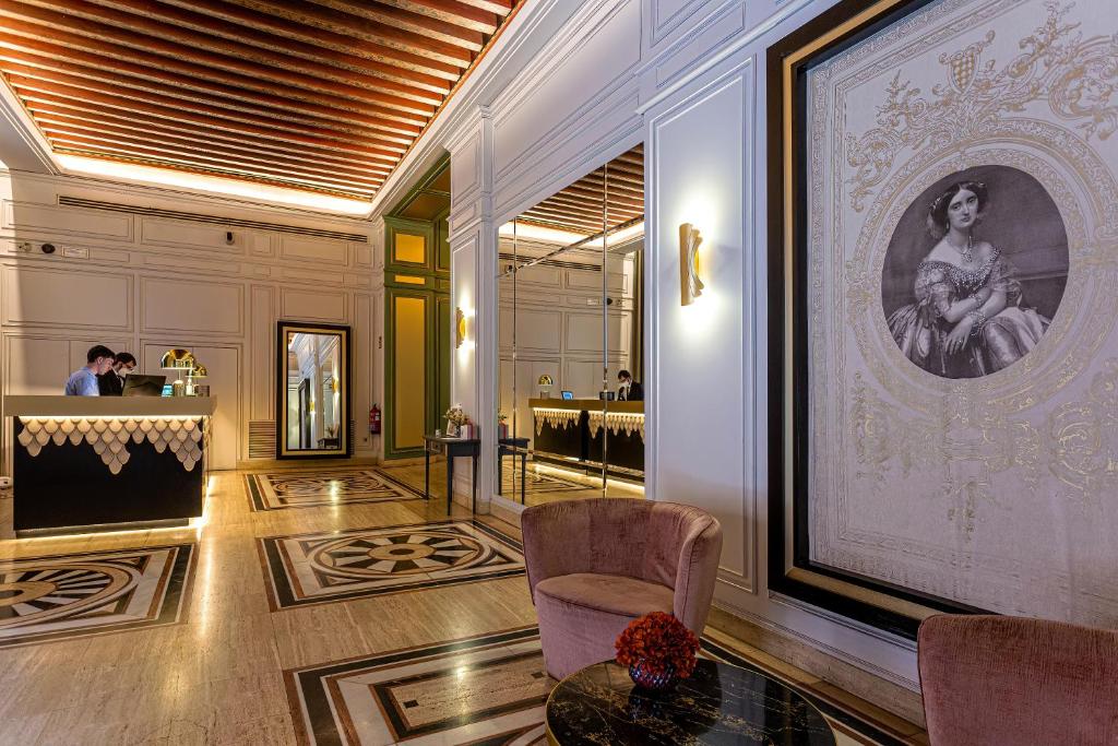 Eugenia de Montijo Autograph Collection lobby