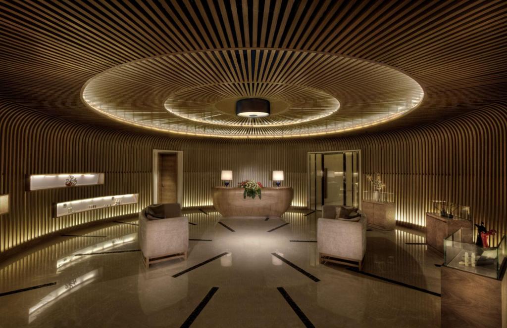 Heyuan, China: Amazing Luxury 4* DoubleTree by Hilton Heyuan from only US$50 per room/night!! 2 DoubleTree by Hilton Heyuan lobby