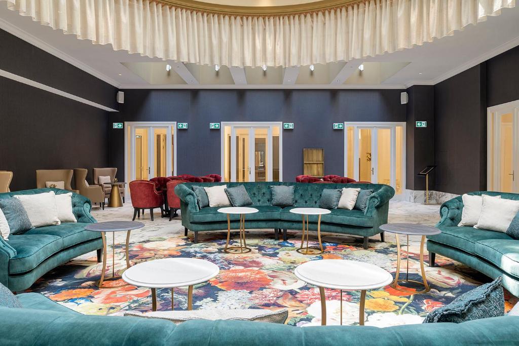 Budapest, Hungary: Luxury 5-star Áurea Ana Palace by Eurostars from only €113 / night / room (40% OFF)! 2 Aurea Ana Palace by Eurostars Hotel Company Sitting