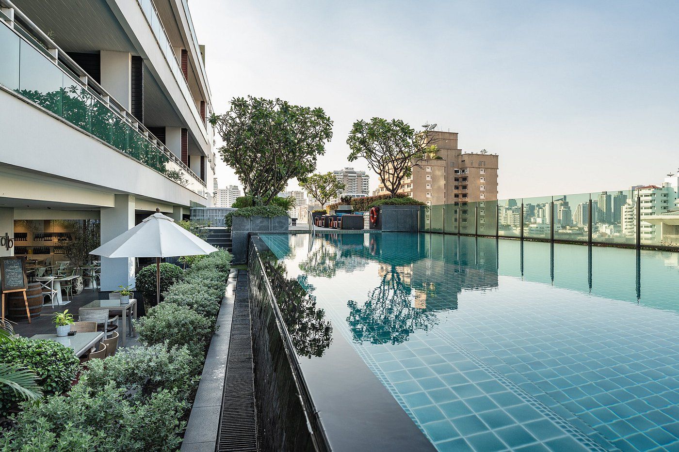 Bangkok, Thailand: Luxury 5-star MUU Bangkok Hotel from only €91/US$ 105 per night / room 2 outdoor swimming pool