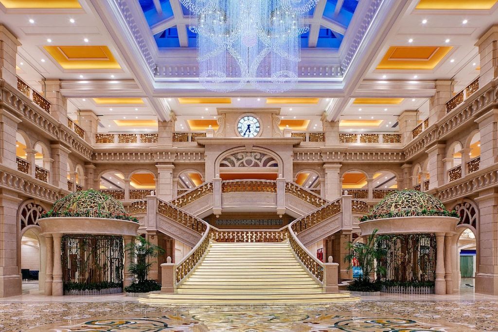 Heyuan, China: Book the 4-star Four Points by Sheraton Heyuan Resort from US$ 56 / room / night!! 2 Four Points by Sheraton Heyuan Resort lobby