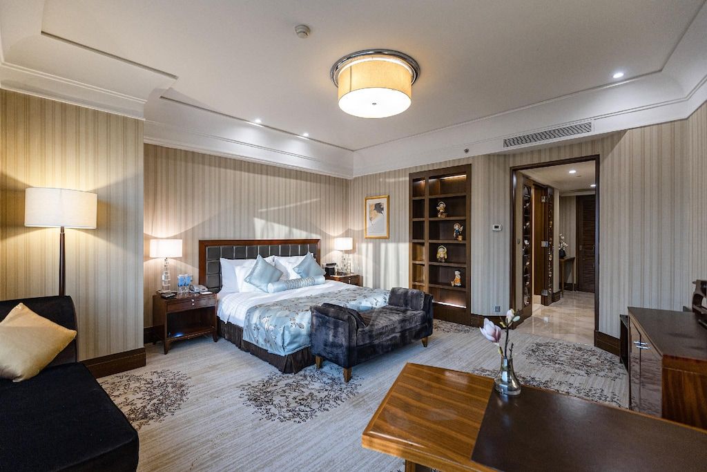 Wuhan, China: Book the luxury 5-star Jin Jiang International Hotel from only US$46 per room/night (20% OFF)! 1 Jin Jiang International Hotel Ro om
