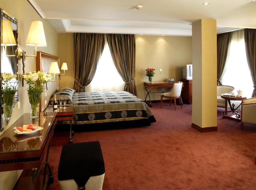 Athens, Greece: Book a Luxury 5-star Piraeus Theoxenia Hotel from just € 53 per room/night (70% OFF)!! 1 Piraeus Theoxenia Hotel Room